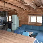 Wood Log Chalet *